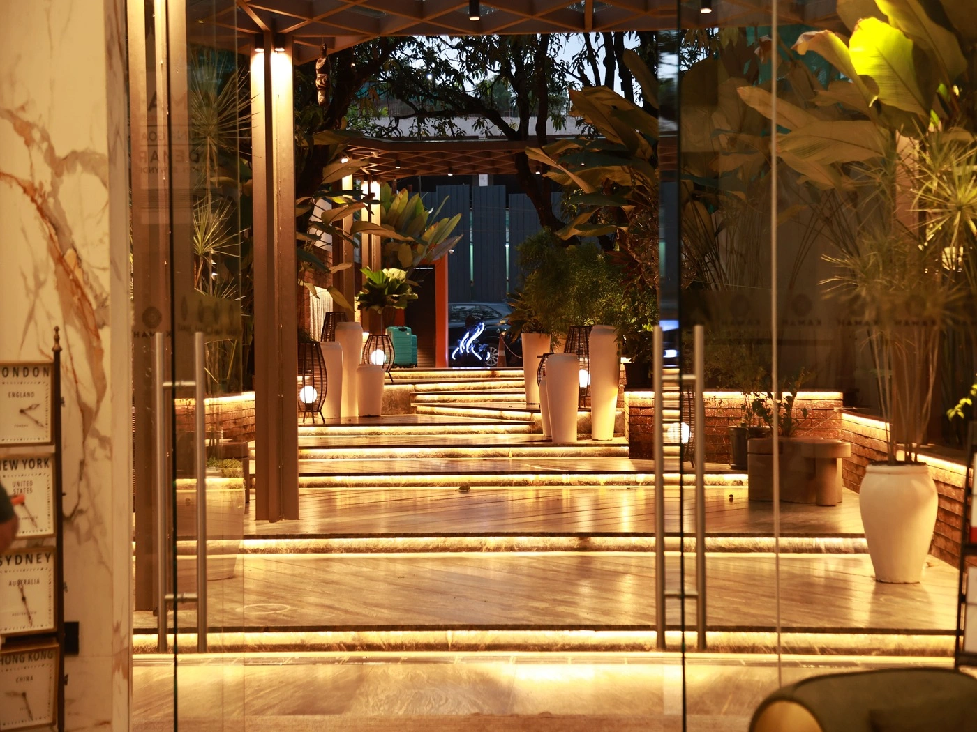 Relaxed hotel environment in tropical Goa